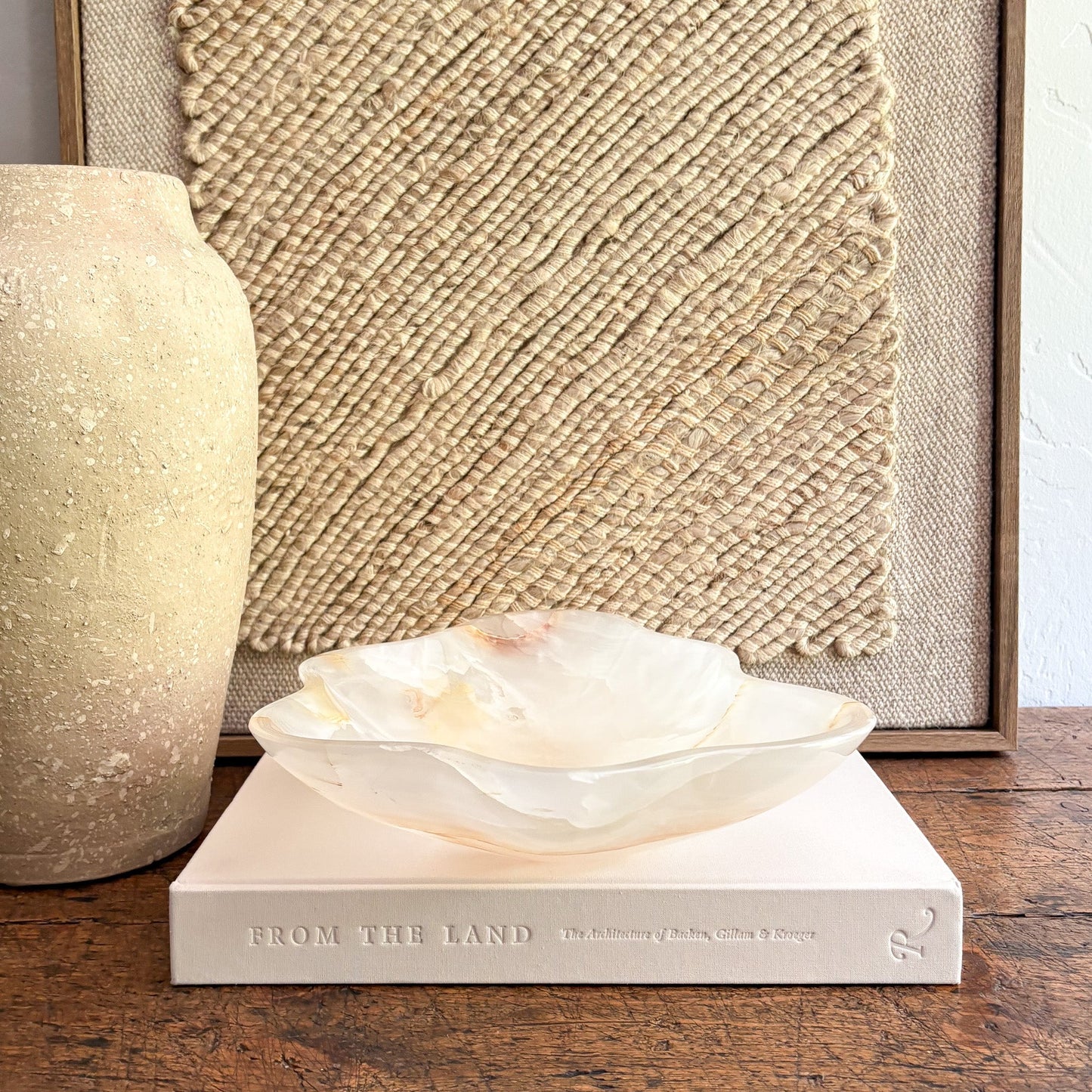 neutral onyx decor
