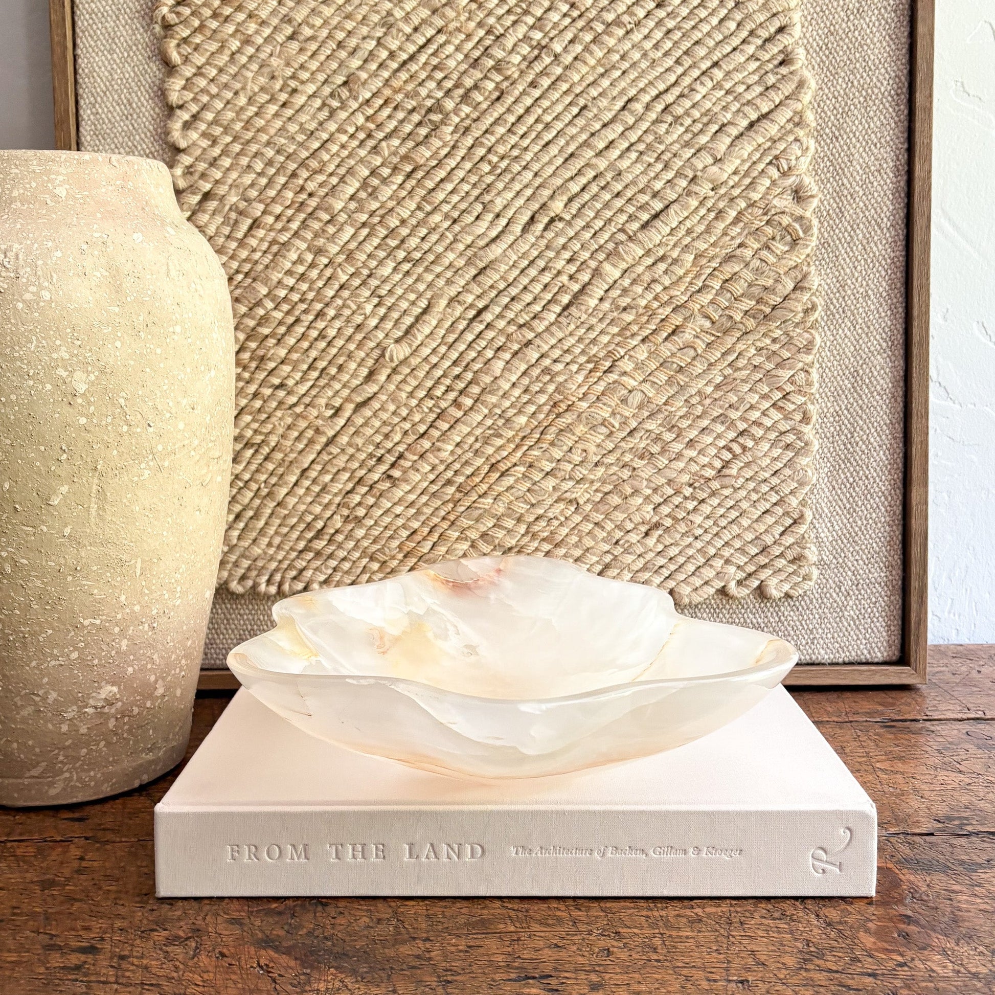 neutral onyx decor
