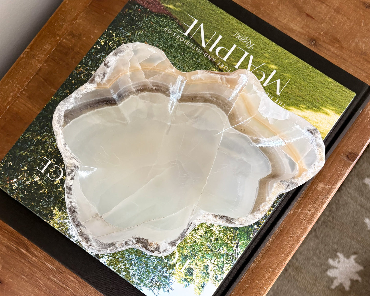 Grey onyx decorative bowl with natural color variation