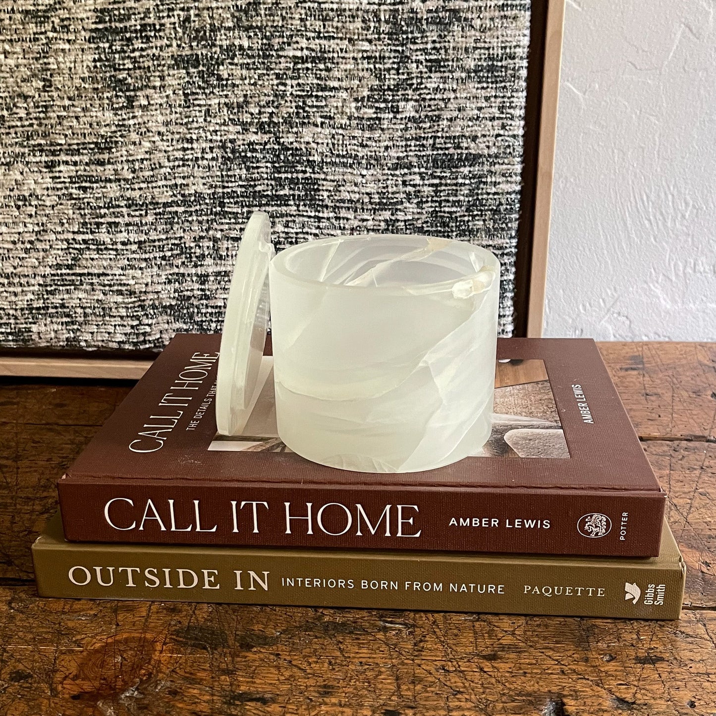 decorative round lidded natural onyx sonte box