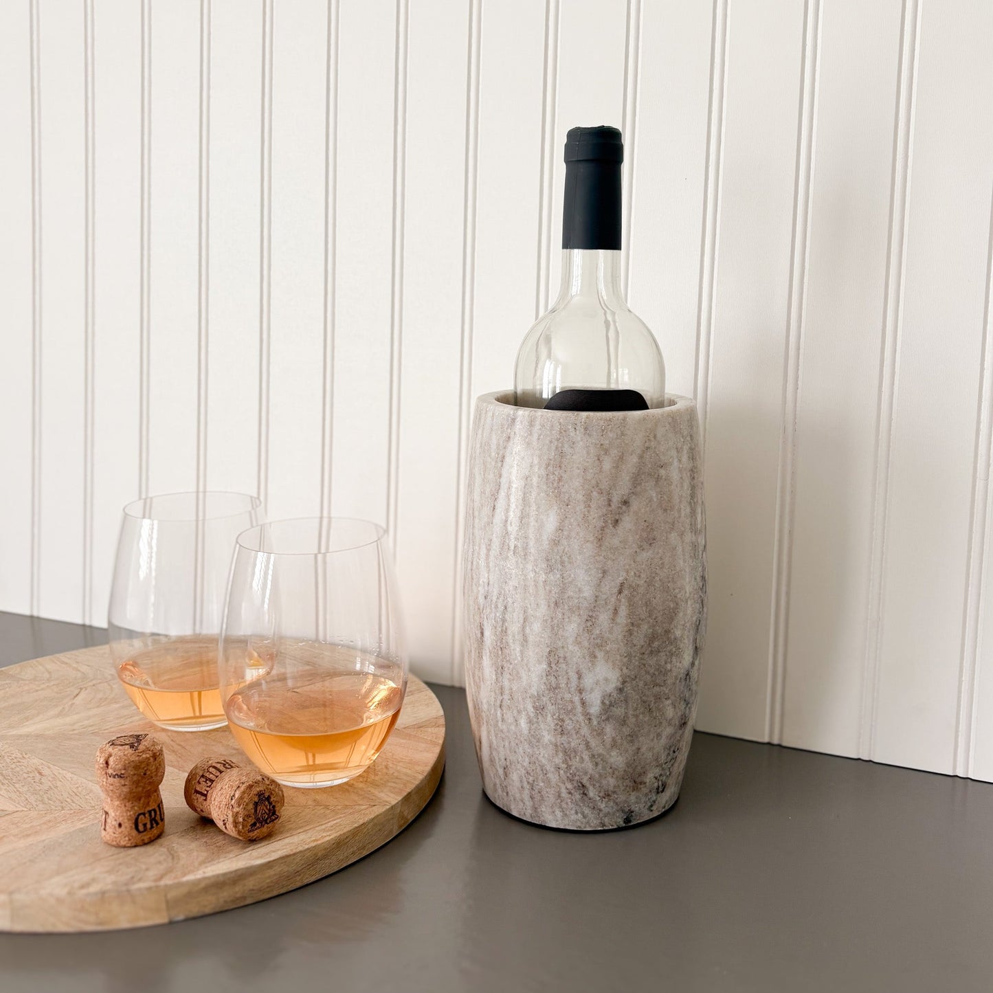 neutral kitchen accents