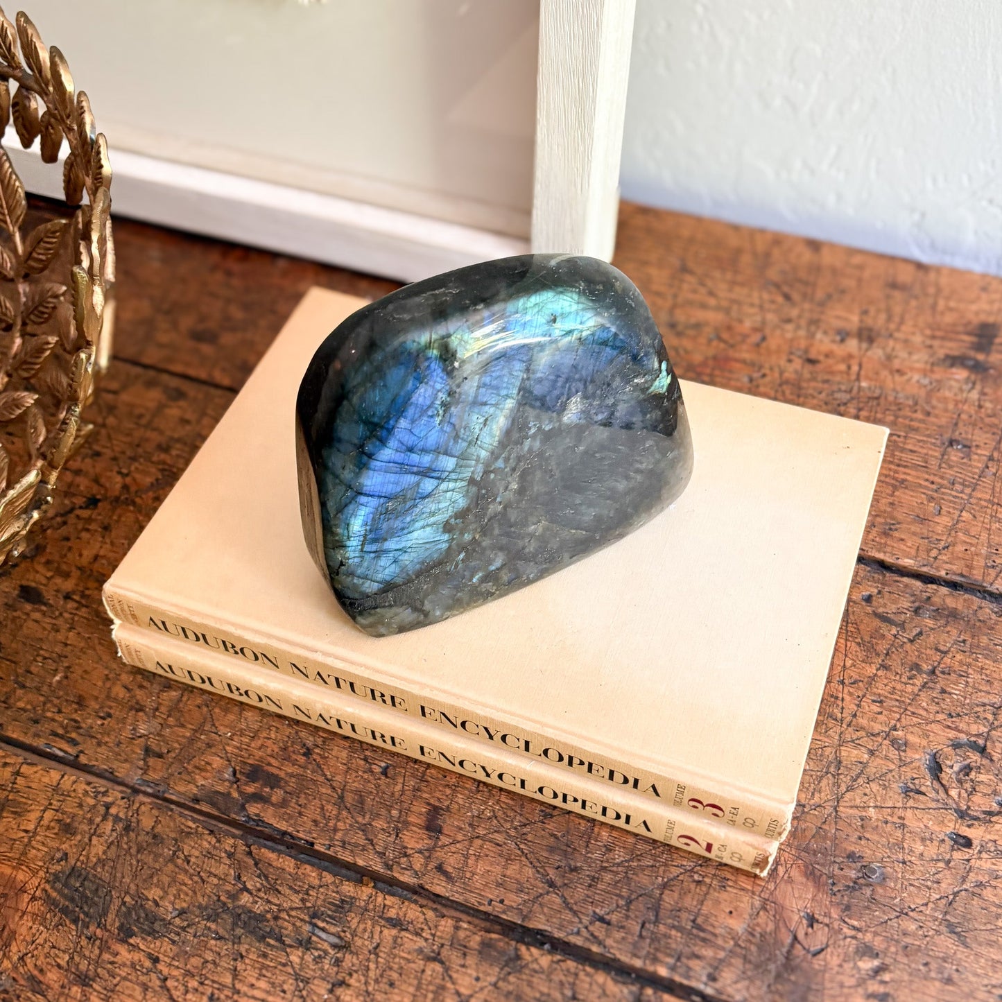 natural madagascar labradorite