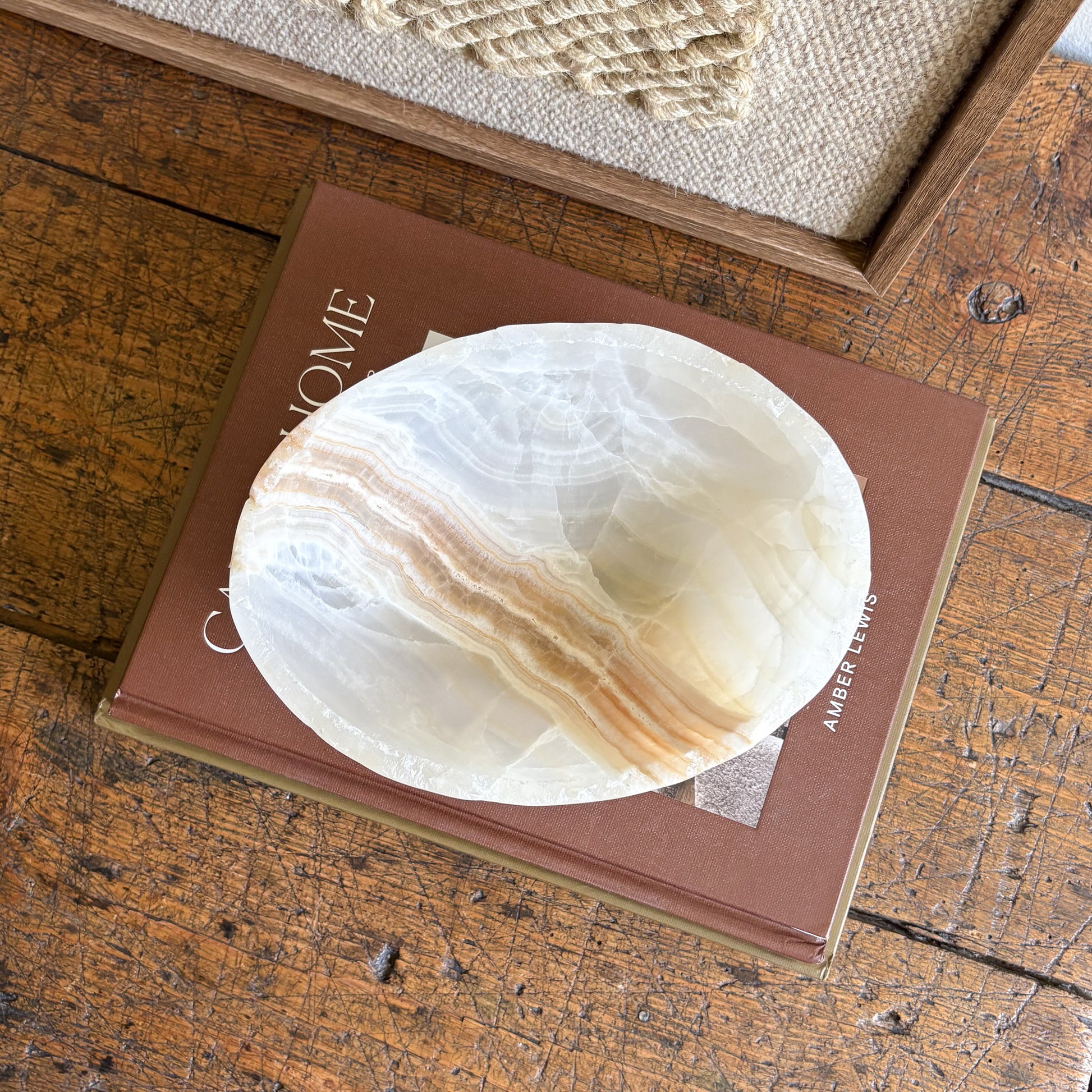 decorative brown and white onyx bowl