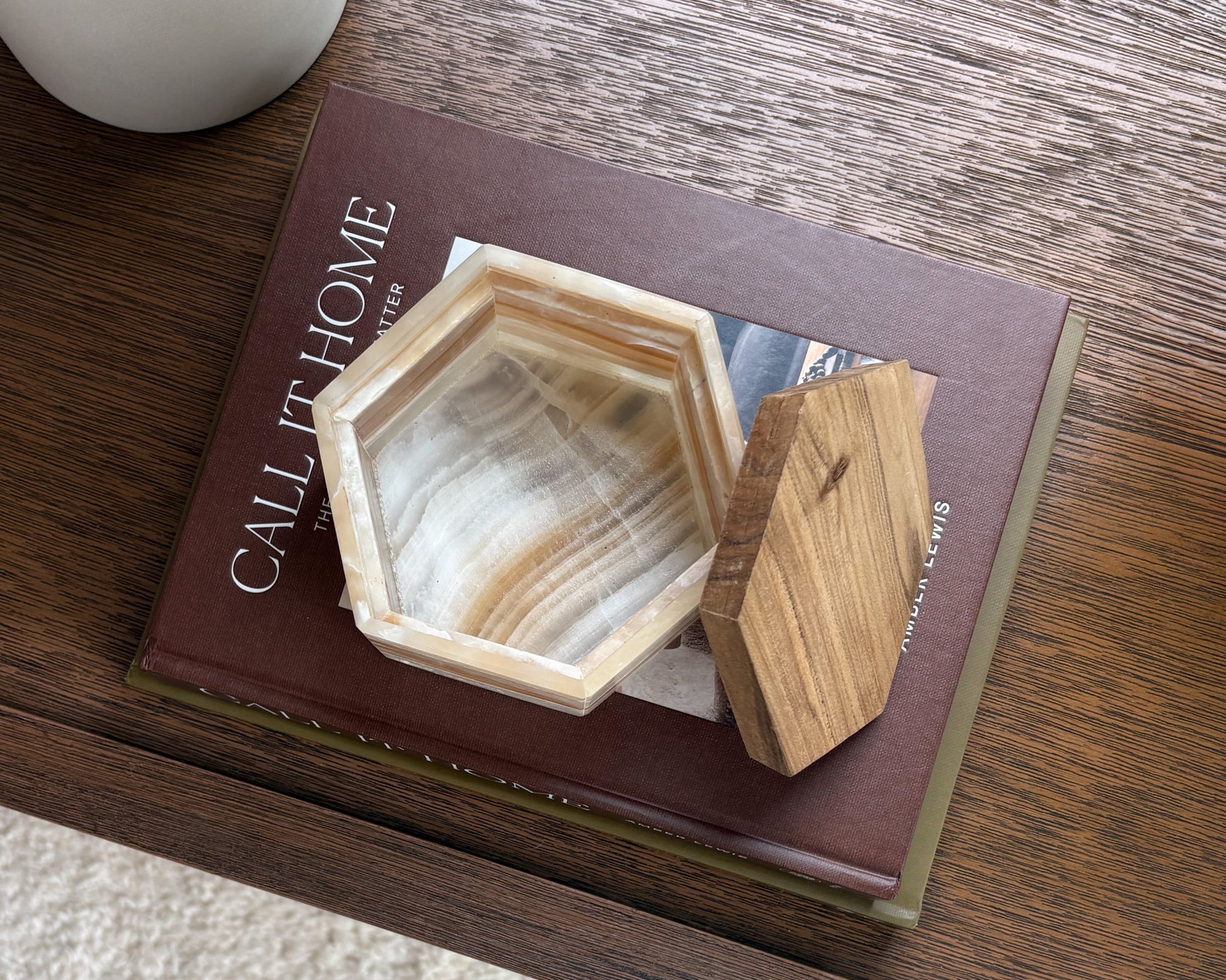 Natural amber onyx jewelry box with wooden lid