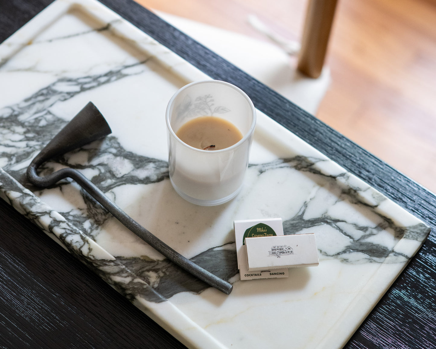 Modern Calacatta Borghini marble tray for styling coffee tables and consoles