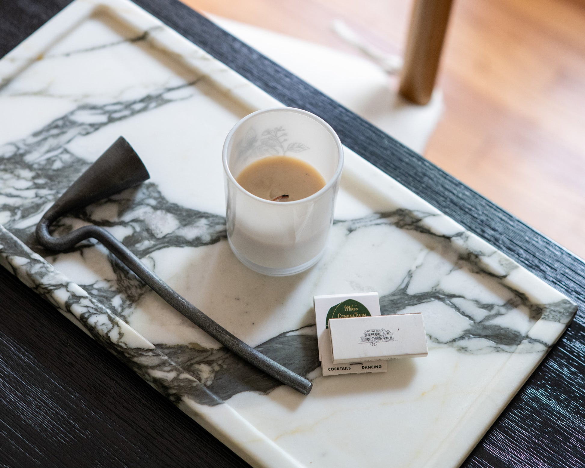 Modern Calacatta Borghini marble tray for styling coffee tables and consoles