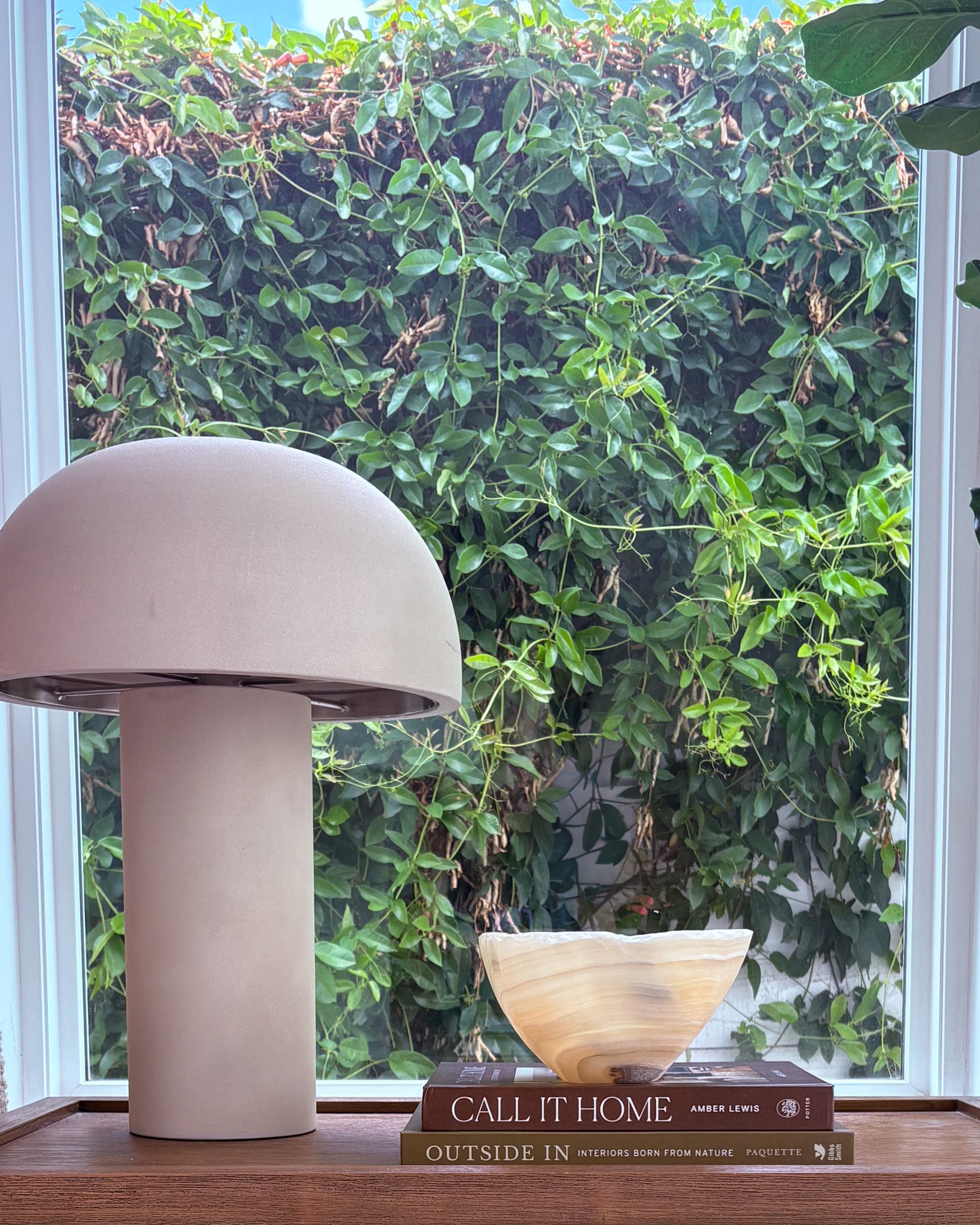 Natural grey onyx decorative bowl with hand-carved polished finish
