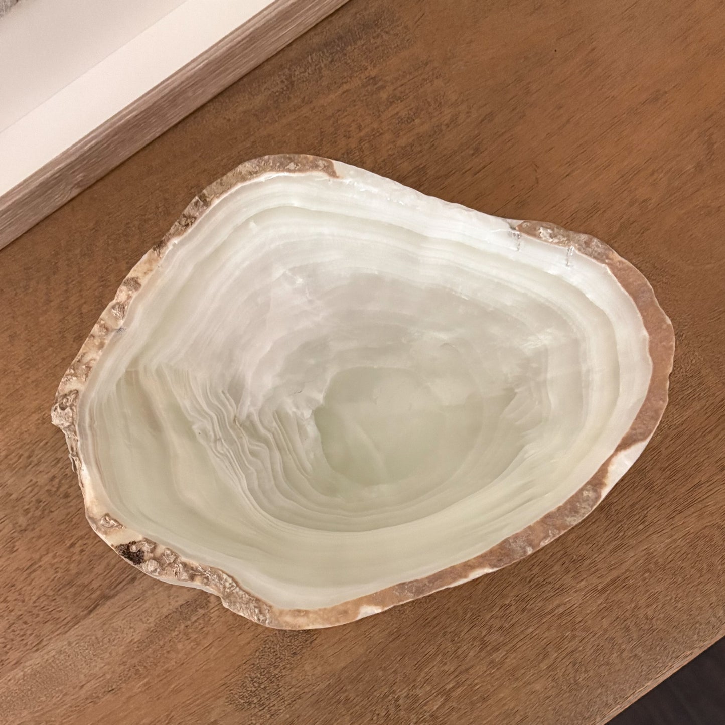 Luxury white onyx decorative bowl featuring organic stone patterns