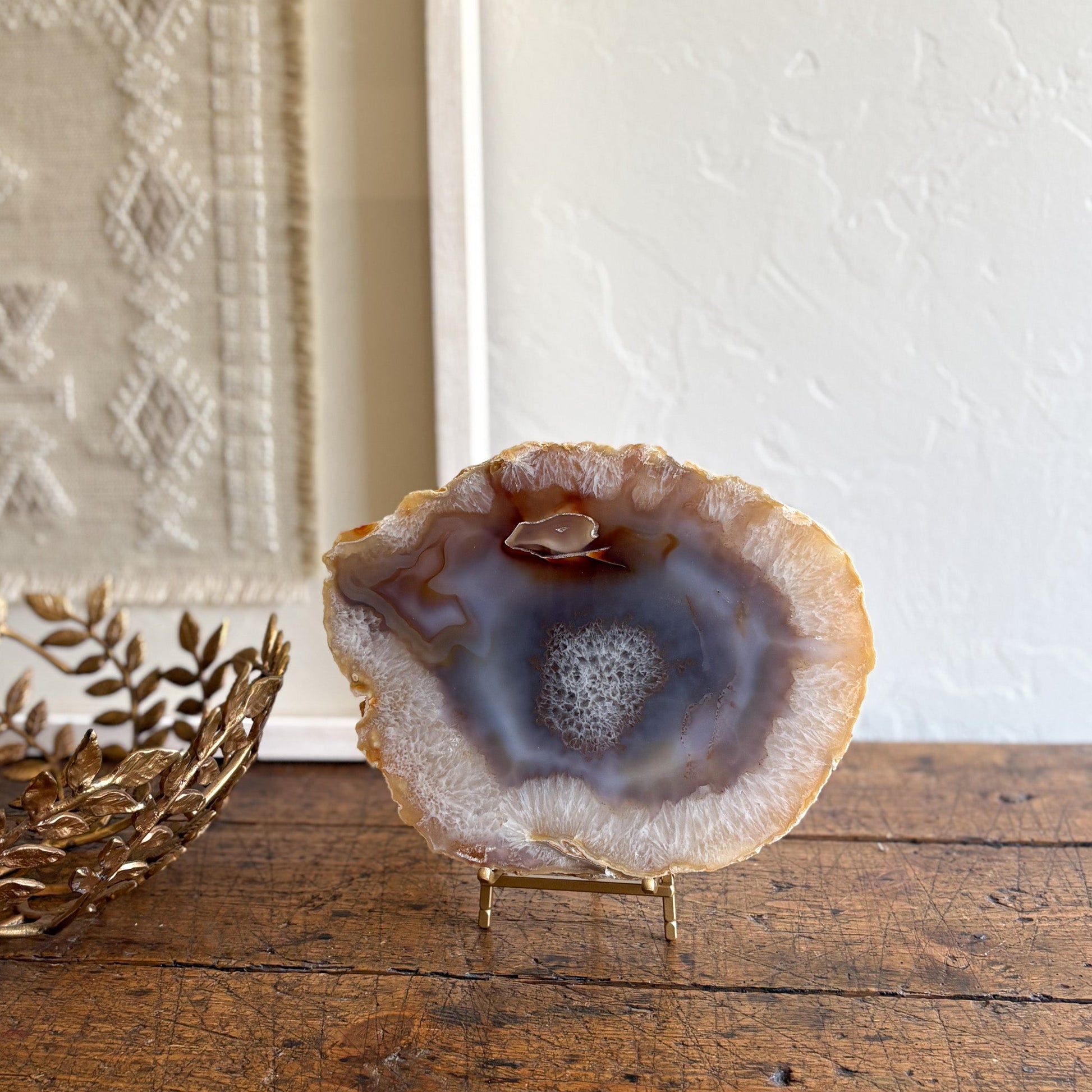 natural stone decorative platte on stand, decorative agate crystal slice 
