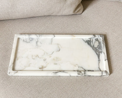 Natural Calacatta Vagli marble tray with distinctive veining and warm tones