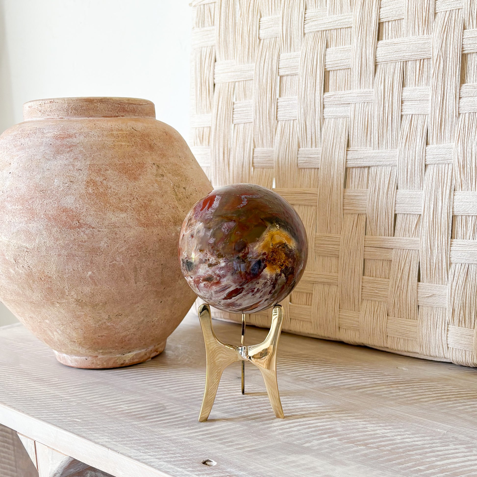 modern rustic bookeshelf decor
