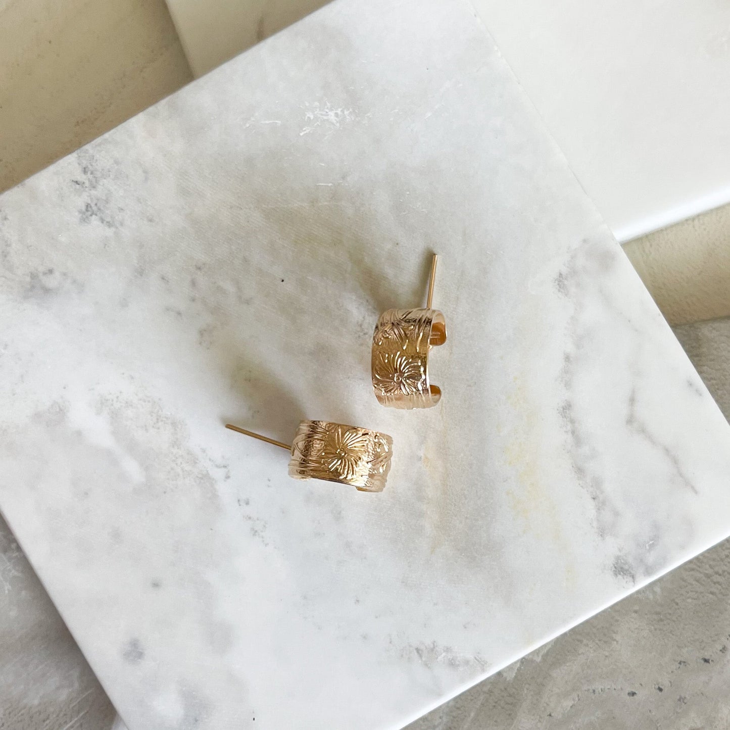small gold floral hoop earrgins