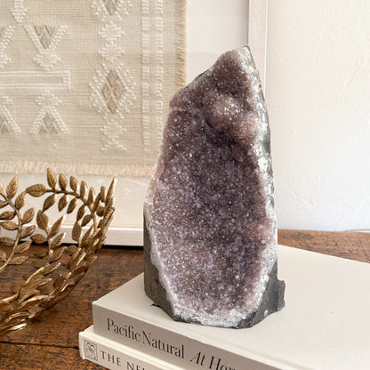 decorative amehtyst crystal