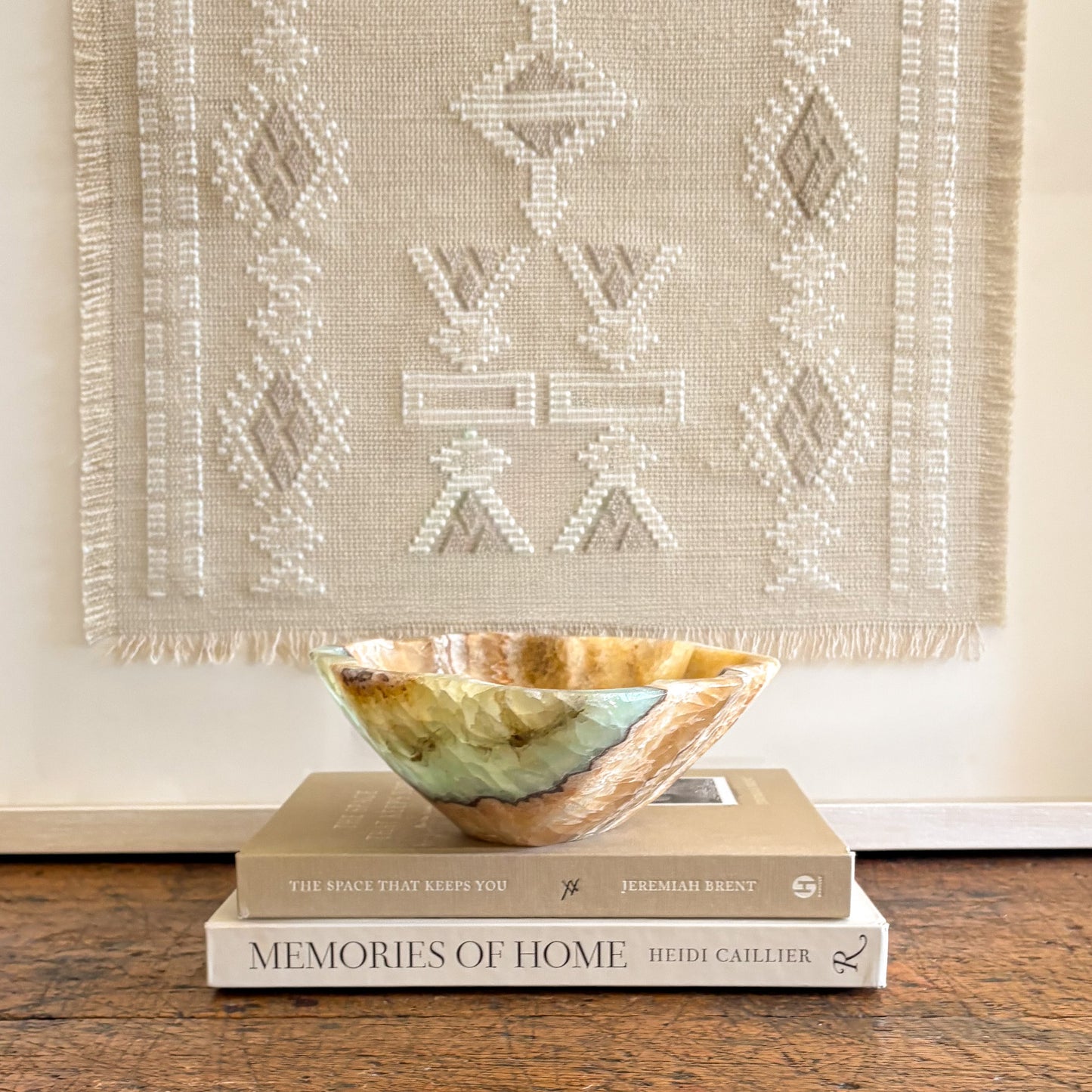 Polished serpentine onyx bowl featuring organic green veining used as a luxury decorative accent