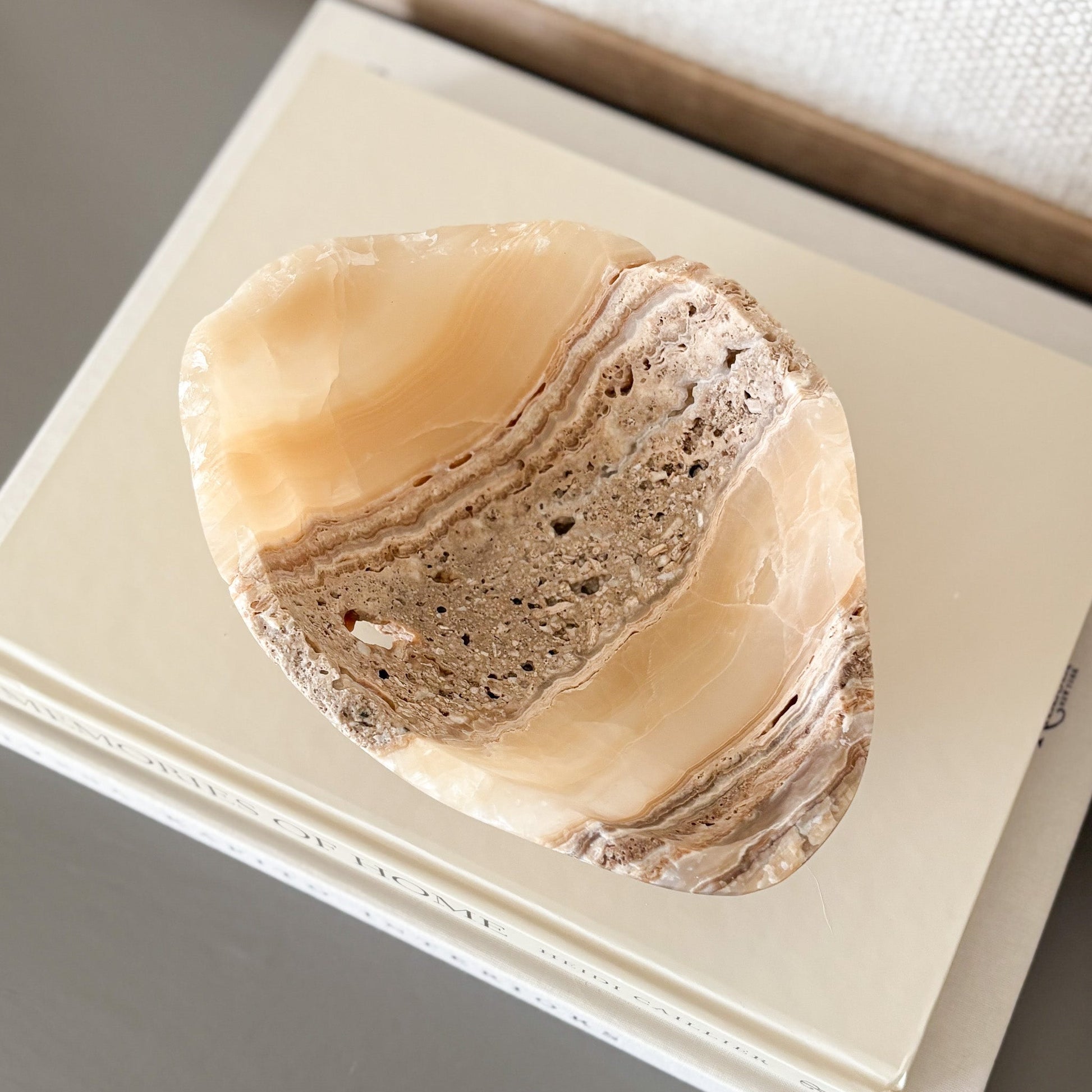 brown and beige onyx coffee table bowl