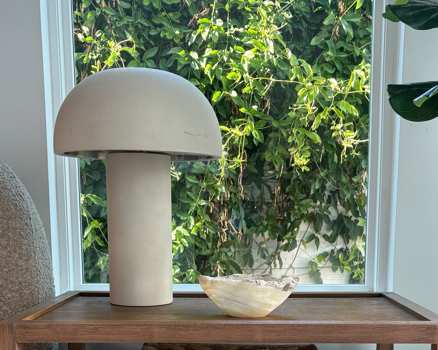 Hand-carved onyx bowl in creamy white natural stone
