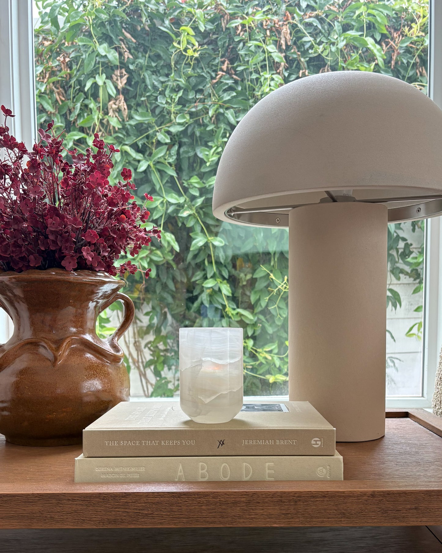 Luxury white onyx candle holder with natural ivory veining