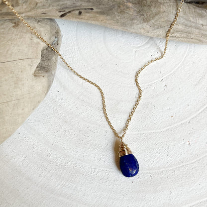 Lapis lazuli gemstone pendant necklace in gold